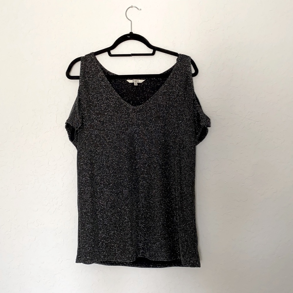 BB Dakota cold shoulder top